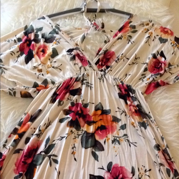 LAST 1! Ivory Floral Maxi dress - Picture 4 of 7